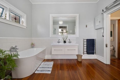 Photo of property in 89 Bridge Street, Bulls, 4818