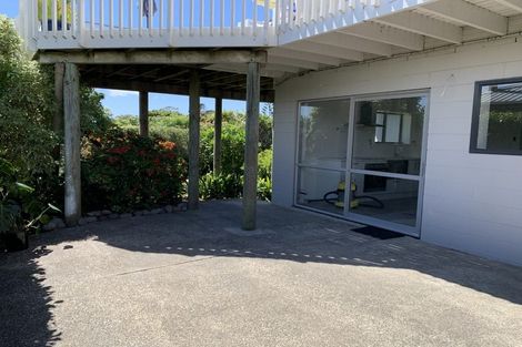 Photo of property in 28 John Dee Crescent, Red Beach, 0932