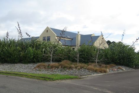 Photo of property in 85 Waicola Drive, Fitzherbert, Palmerston North, 4471