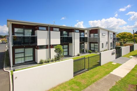 Photo of property in 1/69 Mckenzie Road, Mangere Bridge, Auckland, 2022