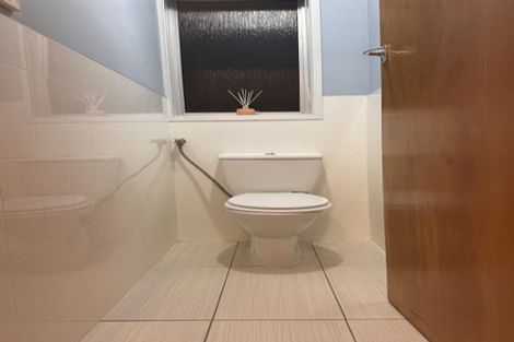 Photo of property in 2/54 Titirangi Road, New Lynn, Auckland, 0600