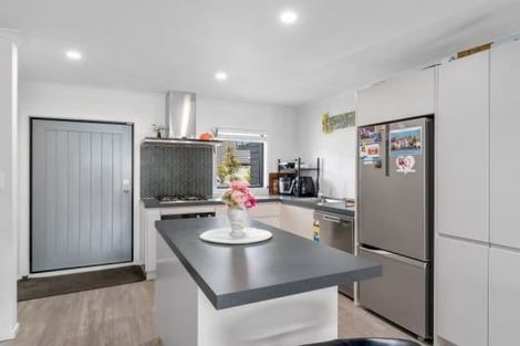Photo of property in 19/9 Surrey Street, Tawa, Wellington, 5028