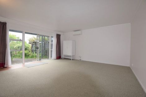 Photo of property in 19a Cleve Road, Green Bay, Auckland, 0604