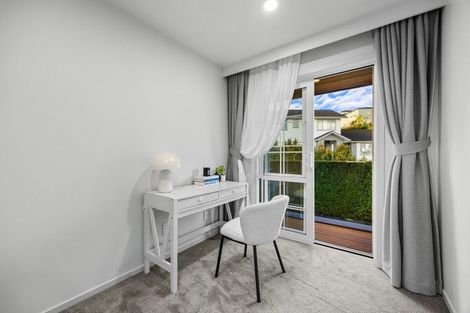 Photo of property in 4b Hilton Close, Fairview Heights, Auckland, 0632