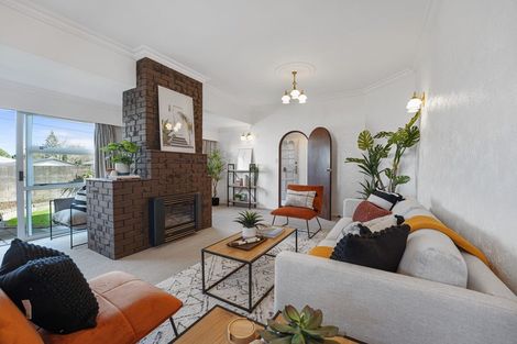 Photo of property in 2 Budleigh Street, Frankleigh Park, New Plymouth, 4310