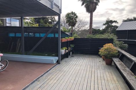 Photo of property in 2/3 Ellangowan Road, Waiake, Auckland, 0630