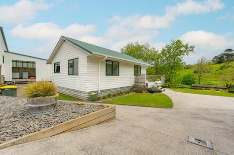 Photo of property in 136 Muriwai Road, Waimauku, 0881