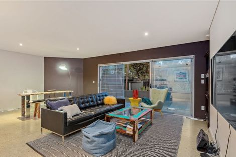 Photo of property in 9a Lupetti Rise, West Harbour, Auckland, 0618