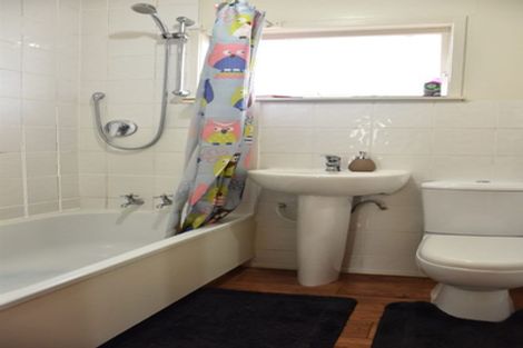 Photo of property in 1/50 Evelyn Place, Hillcrest, Auckland, 0627