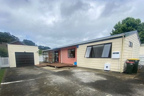 Photo of property in 207a Whites Line East, Waiwhetu, Lower Hutt, 5010