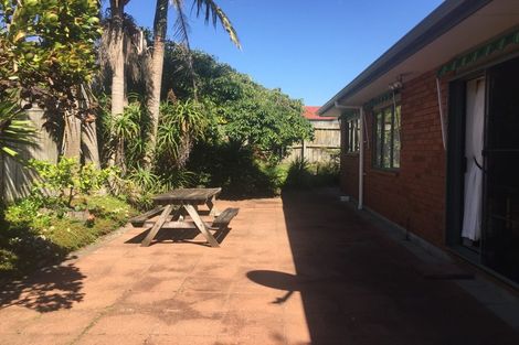 Photo of property in 11 Hercules Drive, Henderson, Auckland, 0612