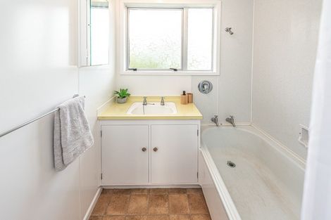 Photo of property in 21 Oturi Road, Waverley, 4510