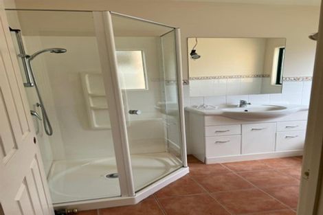 Photo of property in 4 George Deane Place, Greenhithe, Auckland, 0632