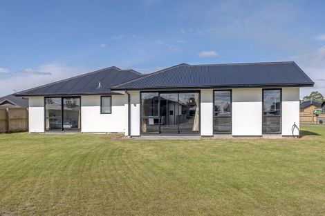 Photo of property in 39 Suffolk Drive, Kirwee, 7571