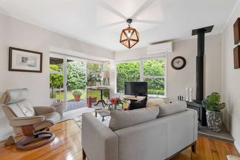 Photo of property in 2/20 Saint Peters Street, Northcote, Auckland, 0627