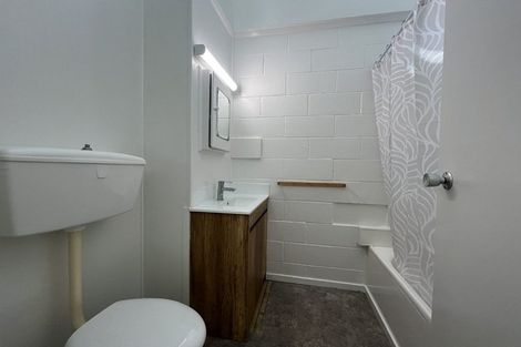 Photo of property in 4/7 Beach Haven Road, Beach Haven, Auckland, 0626