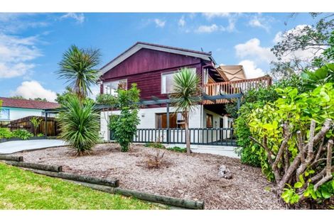 Photo of property in 7 Pokapu Street, Titirangi, Auckland, 0600