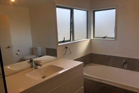 Photo of property in 2/71 Sunnynook Road, Forrest Hill, Auckland, 0620