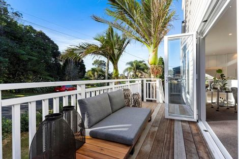 Photo of property in 32a Sandown Road, Rothesay Bay, Auckland, 0630