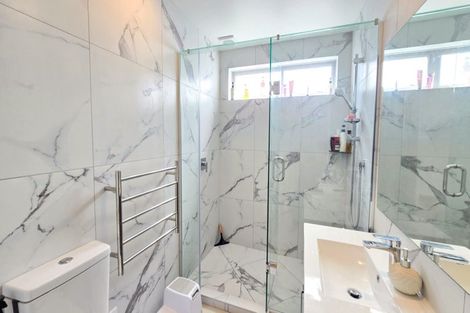 Photo of property in 3/492 East Coast Road, Windsor Park, Auckland, 0630