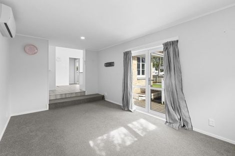 Photo of property in 2 Old Farm Road, Hamilton East, Hamilton, 3216