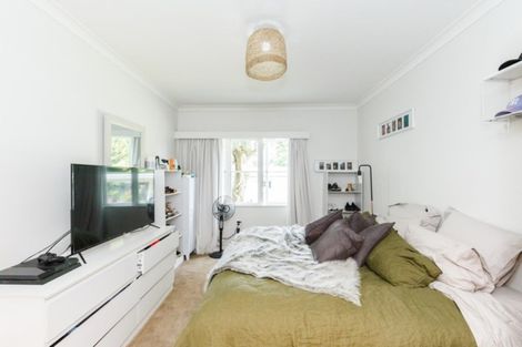 Photo of property in 546 Featherston Street, Roslyn, Palmerston North, 4414