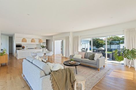 Photo of property in 12 Kowhai Street, Strandon, New Plymouth, 4312