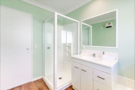 Photo of property in 19 Balmerino Grove, Waikanae, 5036