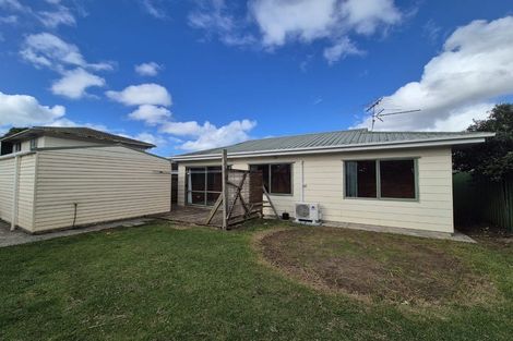 Photo of property in 29a-c Point England Road, Point England, Auckland, 1072
