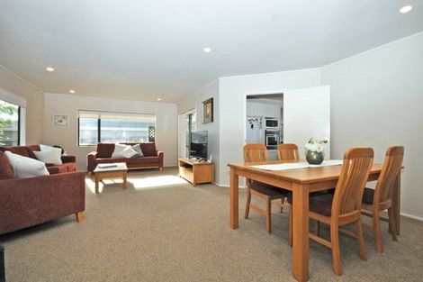 Photo of property in 1/8 Mandica Place, Sunnynook, Auckland, 0632