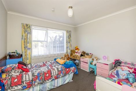 Photo of property in 35 Solway Street, Levin, 5510