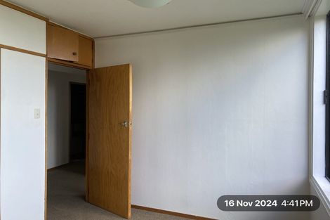 Photo of property in 1/2 Oriental Terrace, Mount Victoria, Wellington, 6011