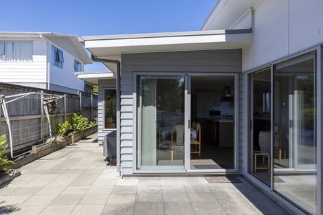 Photo of property in 2/30 Ingle Avenue, Waipahihi, Taupo, 3330