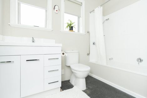 Photo of property in 73 Jellicoe Drive, Hamilton East, Hamilton, 3216