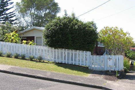 Photo of property in 4 Limmer Place, Browns Bay, Auckland, 0632