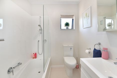 Photo of property in 360a Whangaparaoa Road, Stanmore Bay, Whangaparaoa, 0932