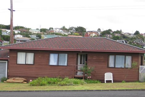 Photo of property in 54 Totaravale Drive, Totara Vale, Auckland, 0629