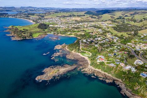 Photo of property in 18 Heretaunga Crescent, Cable Bay, 0420