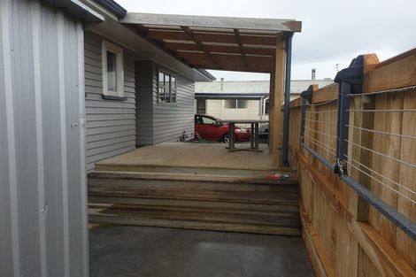 Photo of property in 8 Truby King Street, Merrilands, New Plymouth, 4312