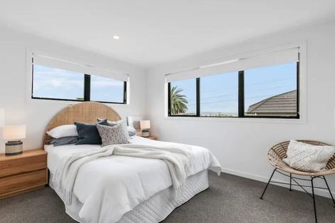 Photo of property in 2 Whakahui Lane, Mangere Bridge, Auckland, 2022