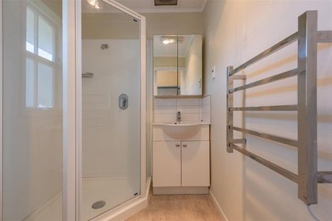 Photo of property in 15 Westview Grove, Miramar, Wellington, 6022