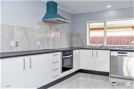 Photo of property in 100 Manuroa Road, Takanini, 2112