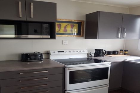 Photo of property in 7 Messenger Terrace, Oakura, 4314