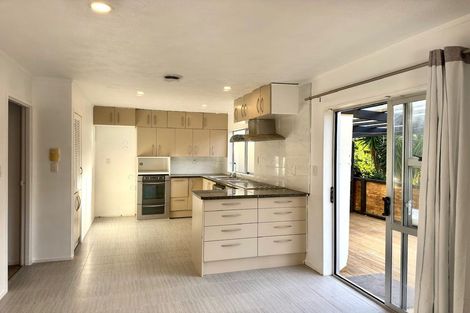 Photo of property in 2/144 Bradbury Road, Botany Downs, Auckland, 2010