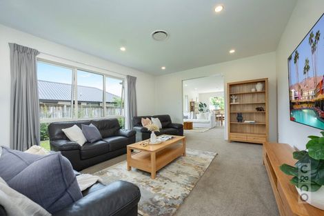 Photo of property in 16 Fruitlands Road, Kumeu, 0810