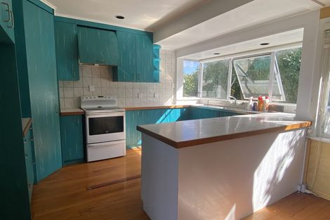 Photo of property in 80 Marine Parade, Mellons Bay, Auckland, 2014