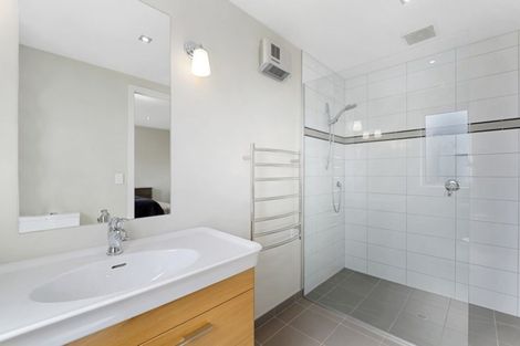 Photo of property in 11 Urquhart Place, Wanaka, 9305