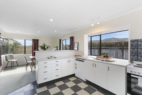 Photo of property in 19 Karina Road, Merrilands, New Plymouth, 4312