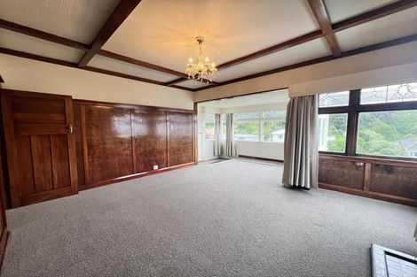 Photo of property in 9 Hungerford Road, Lyall Bay, Wellington, 6022