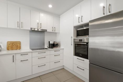 Photo of property in Apollo Apartments, 201/46 Rosedale Road, Rosedale, Auckland, 0632